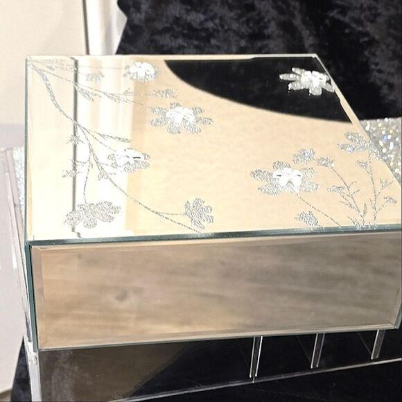Heaton & Parke 3D Floral Embellished Mirrored Jewelry Box - Picture 5 of 8